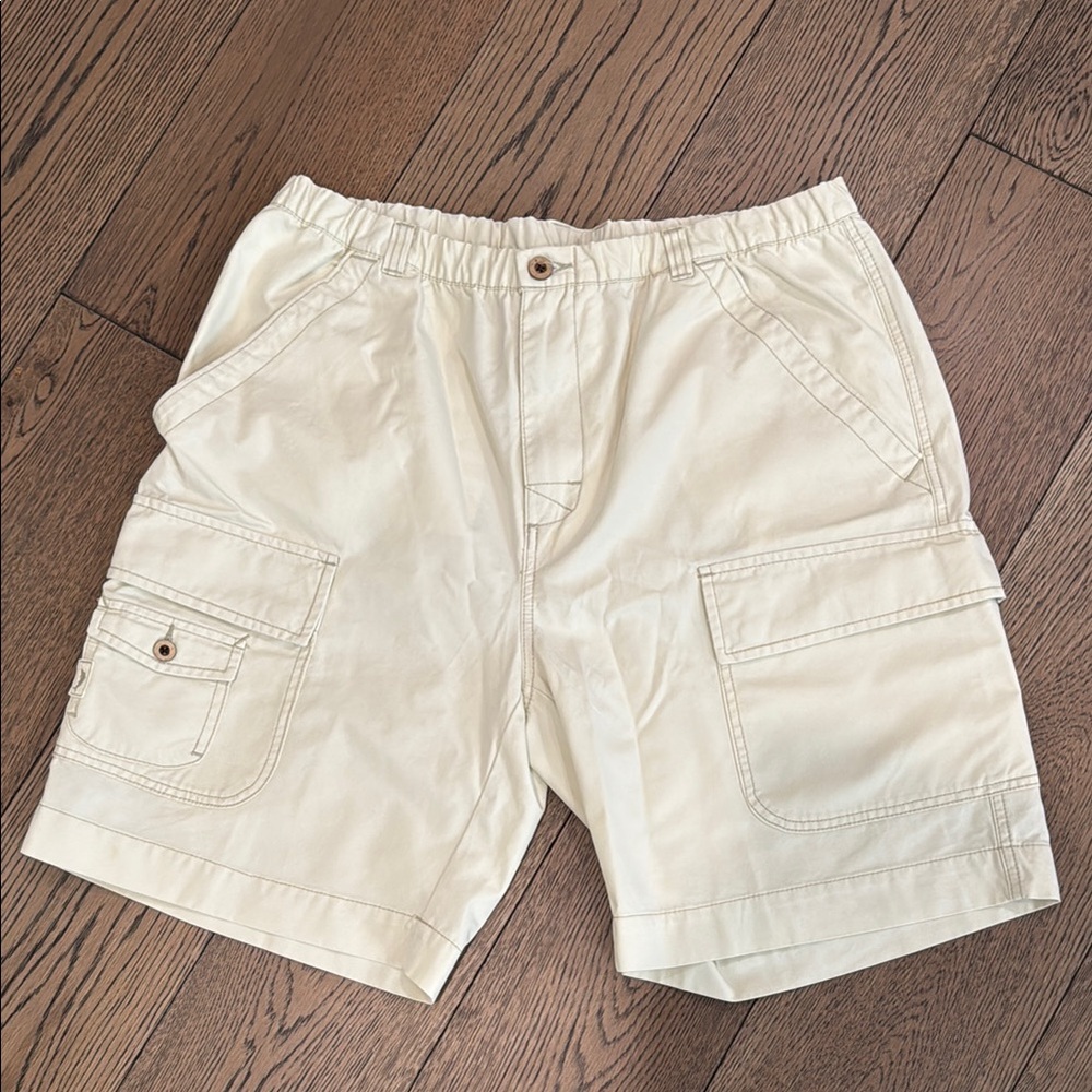 Men’s Tommy Bahama Relax Cargo Shorts size Large